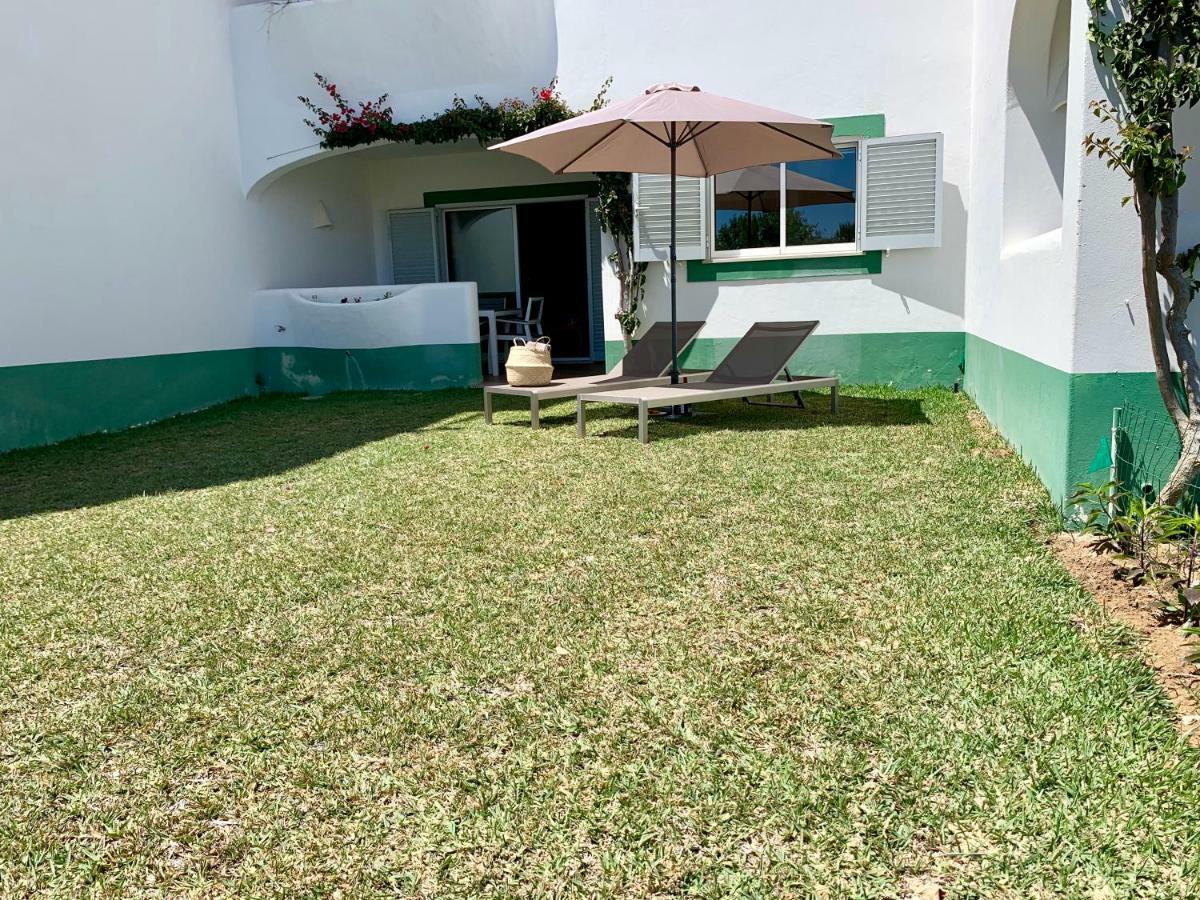 Charming Apartment With Private Garden & Pool Vilamoura Esterno foto