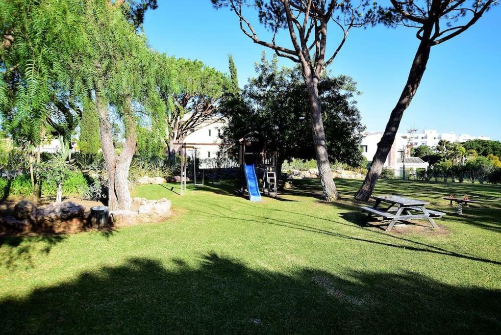 Charming Apartment With Private Garden & Pool Vilamoura Esterno foto