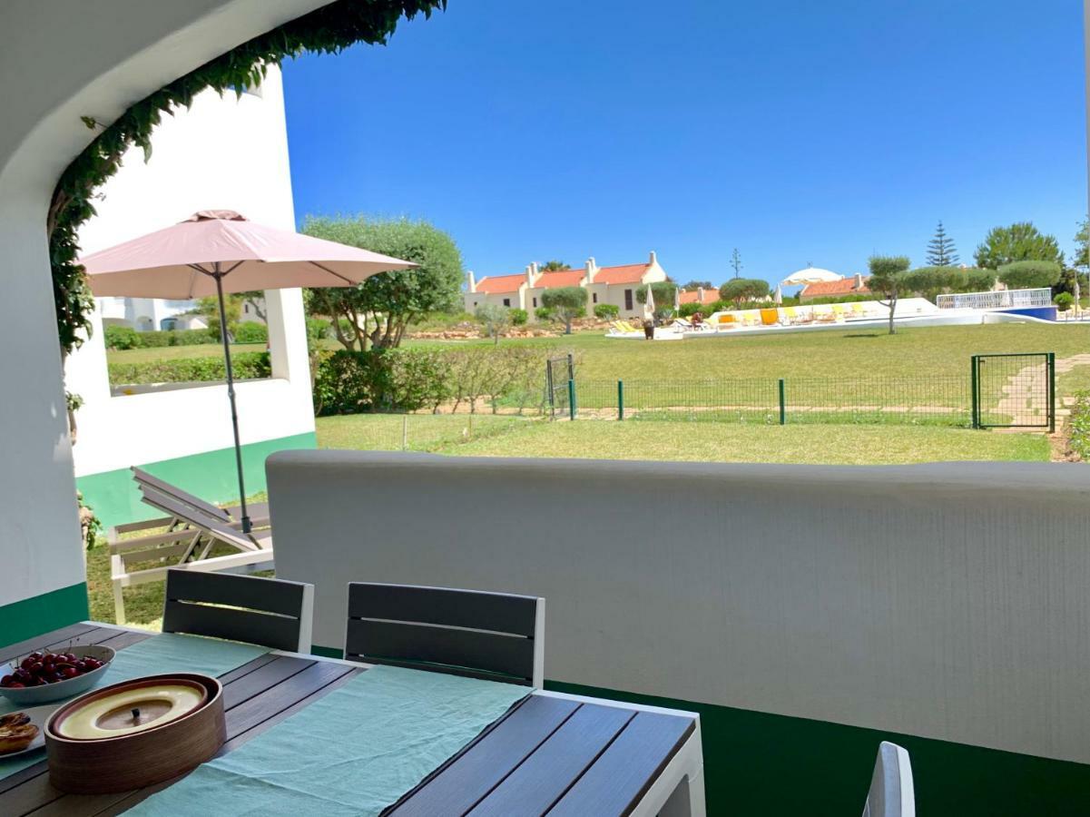 Charming Apartment With Private Garden & Pool Vilamoura Esterno foto